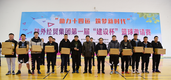 11中共富平縣委常委、政法委書記杜銀虎為第二名獲獎隊頒獎_副本.jpg